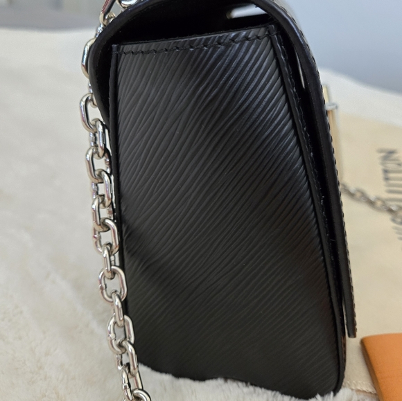 Near perfect condition - Louis Vuitton Twist MM - Picture 13 of 16